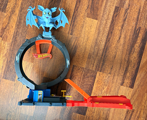 Hot wheels bat track loop - wheels,