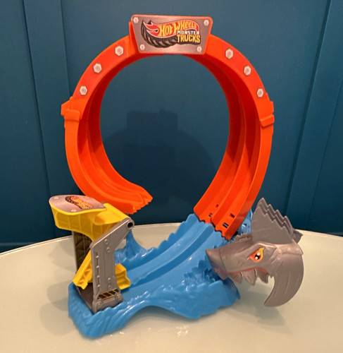Hot wheels monster trucks loop - hot,