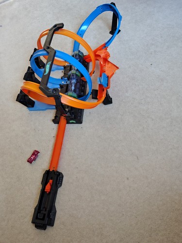 Hot wheels corkscrew crash - wheels,