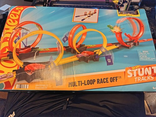 Hot wheels action - hot, multi-loop