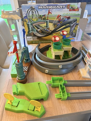 Hot wheels mario kart circuit - mario,