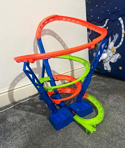 Hot wheels city multi level - hot, multi-level