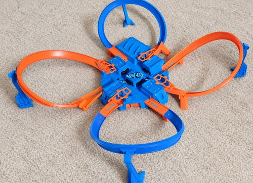 Hot wheels criss - hot, cross