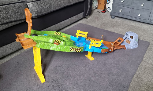 Hot wheels monster trucks - hot,