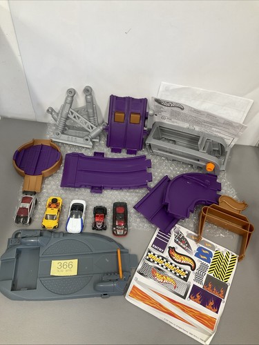 Hot wheels track set with - wheels,