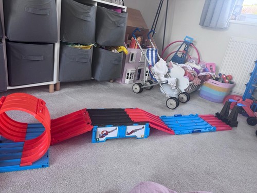 Hot wheels race - hot,