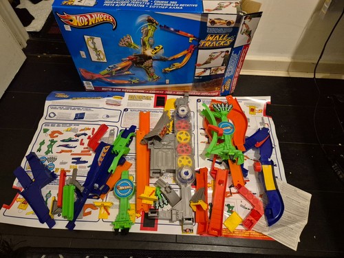 Hot wheels wall - hot,