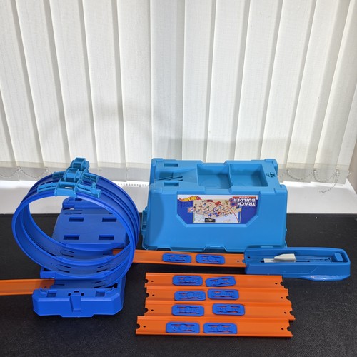 Hot wheels track - hot,