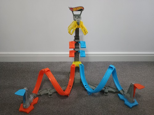 Hot wheels loop and - hot,