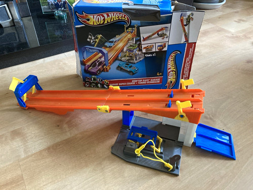 Hot wheels rooftop race garage - hot,