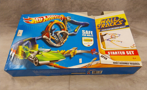 Hot wheels wall - wheels, tracks