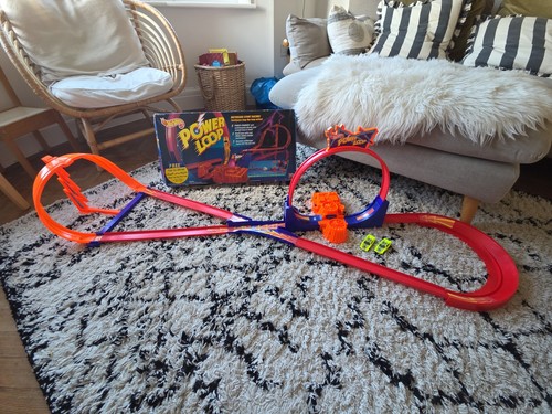 Hot wheels power - hot, raceway