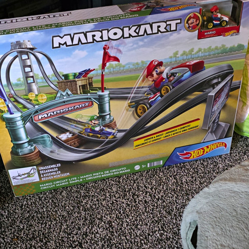 Hot wheels mario - hot,