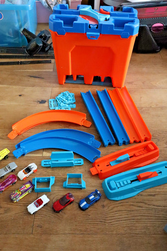 Mattel hot wheels track - hot,