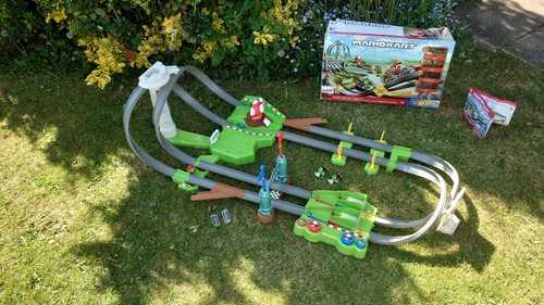Hot wheels mario kart - mario,