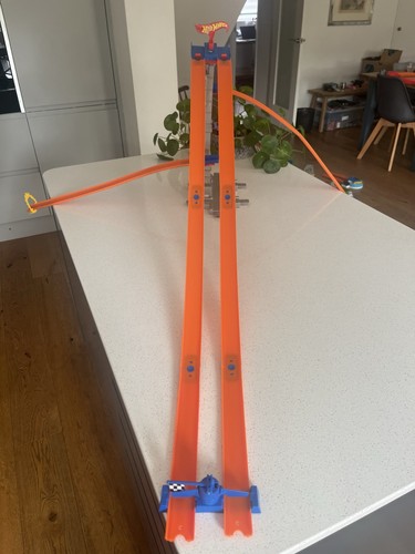 Hot wheels track - hot,