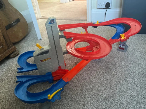 Hot wheels city auto lift - hot,